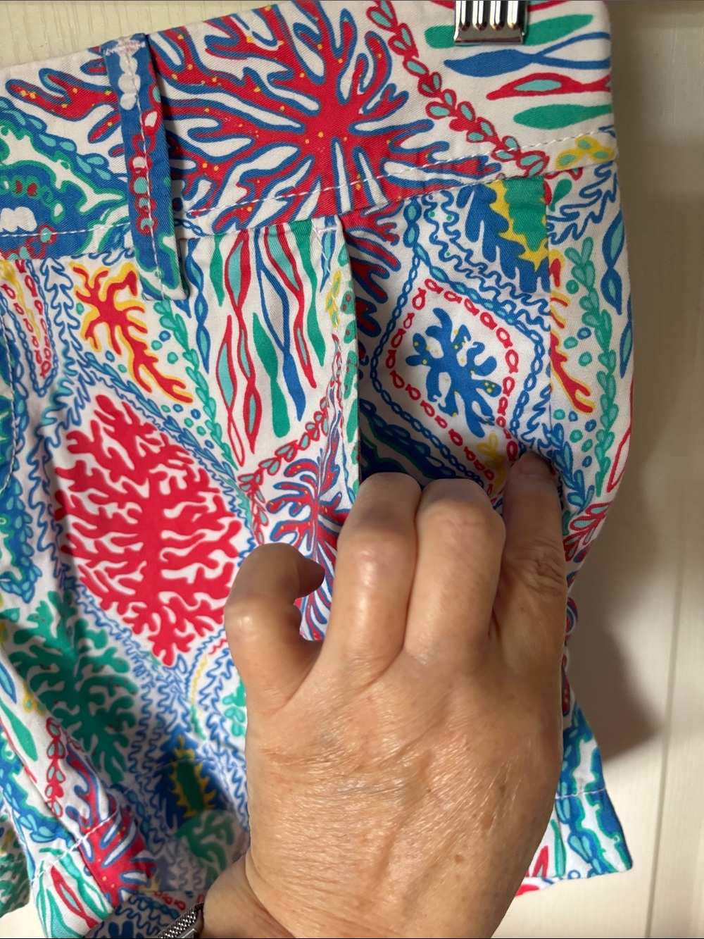 Lilly Pulitzer Women’s Size 0 Coral Reef Print Shorts - Picture 4 of 5